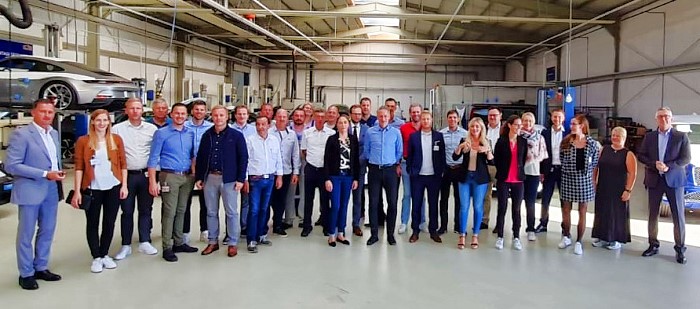 Teamfoto Wirtschaftsjunioren zu Besuch bei der EVAG